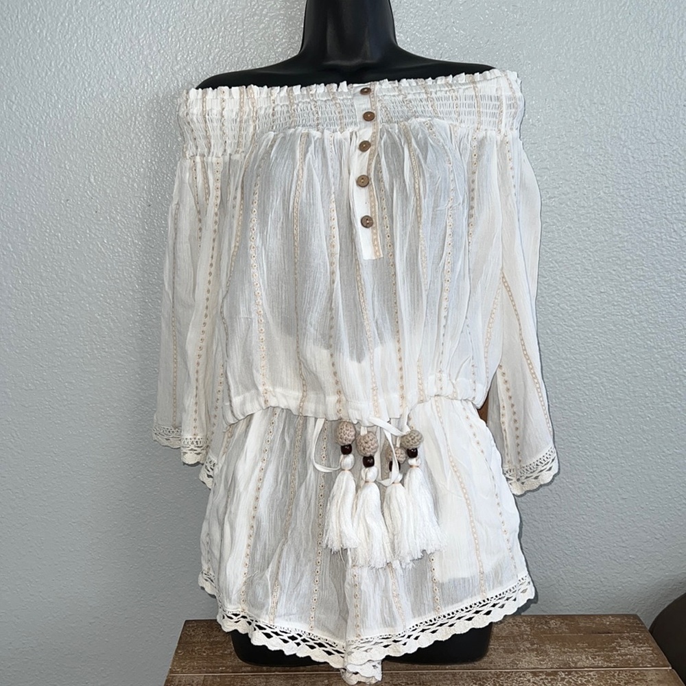 Surf 🏄‍♀️ Gypsy - Off the shoulders top & shorts set NWOT